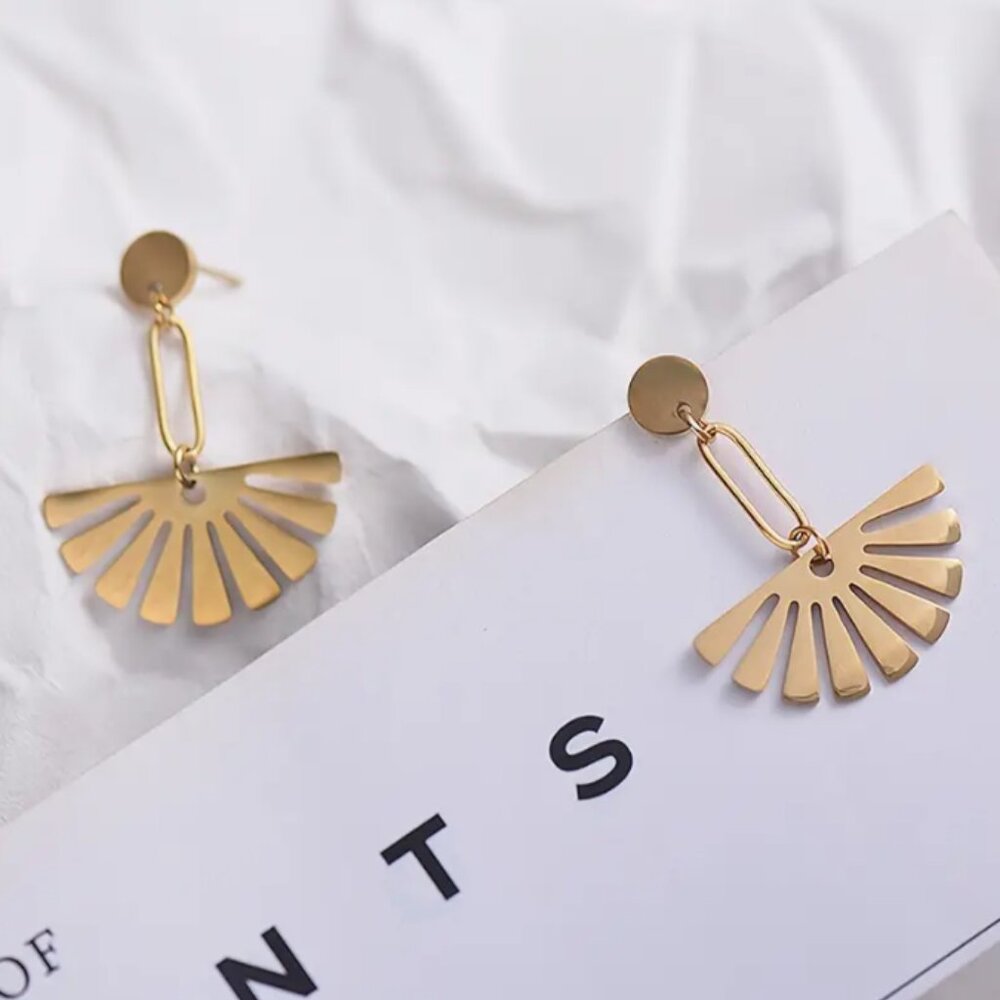 ๐50% OFF/3+...Fan and Paper Clip Shape Dangle Earrings (Gold color) - Picture 7 of 7
